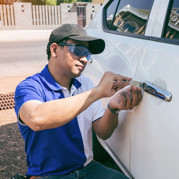 la cerrajería de autos ofrece servicios de apertura de puertas, duplicado de llaves y programación de llaves electrónicas